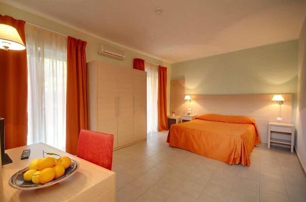 Basic Double Room photo 2