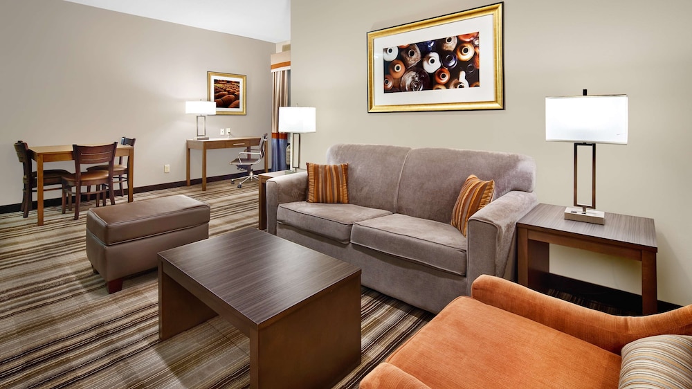 Suite, 1 King Bed, Non Smoking (Separate Living Room;with Sofabed)