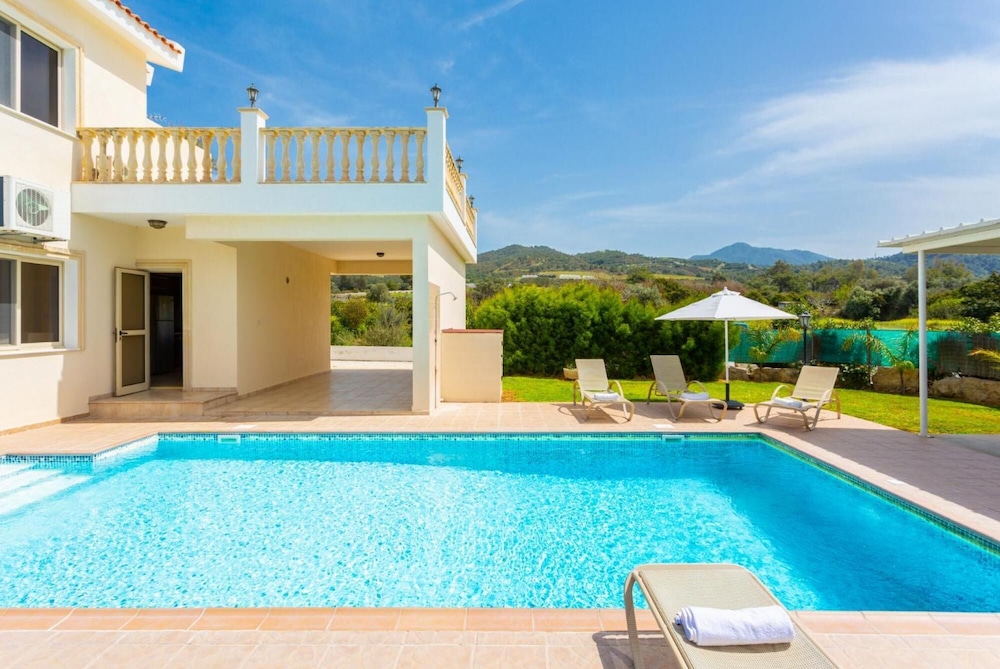 Villa photo 3
