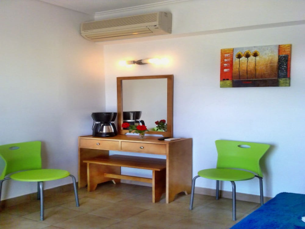 Economy Twin Room photo 3