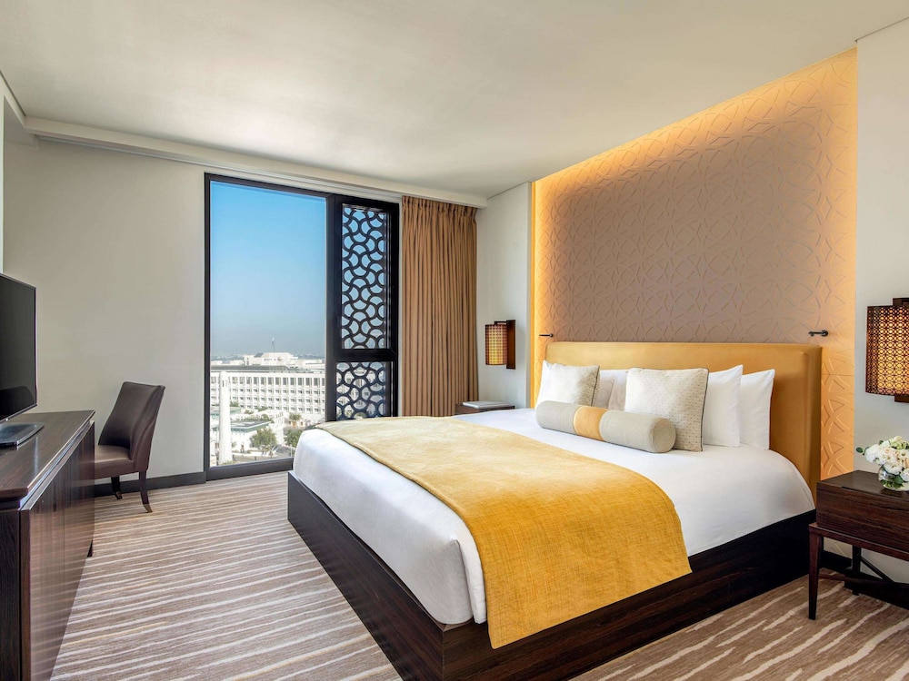 Deluxe Suite, 1 Bedroom (1 King Size Bed and Living Area) photo 2