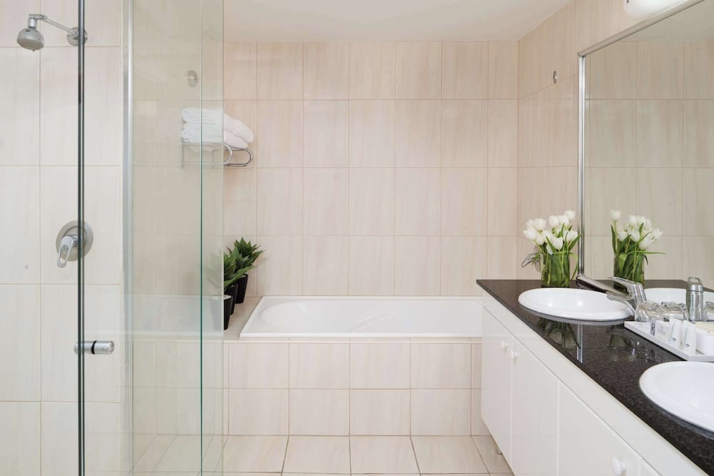 Three Bedroom Apartment - Water View - Photo 5