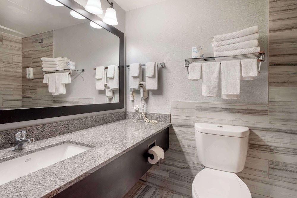 Family Suite, 2 Queen Beds - Photo 6