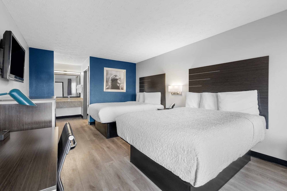 Standard Room, 2 Double Beds, Non Smoking, Ground Floor photo 1
