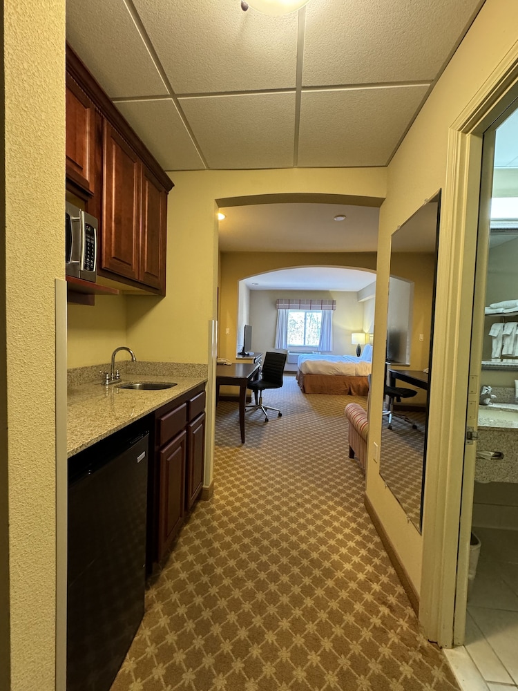 Studio Suite, 1 King Bed, Non Smoking, Kitchenette photo 1