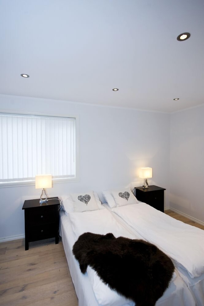 Suite, 2 Bedrooms (B) (Linen and towels not included)