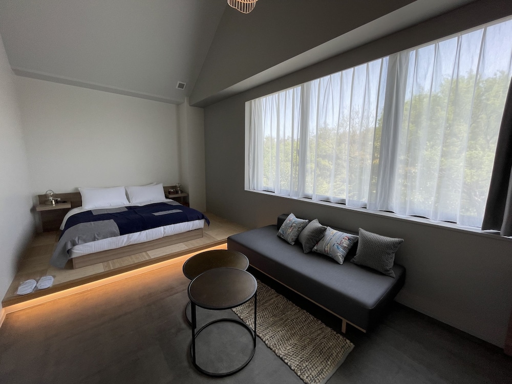 204 Penthouse Double&sofa bed,only Shower (Non-smoking)