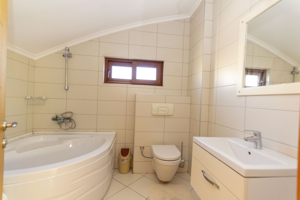 Villa photo 2
