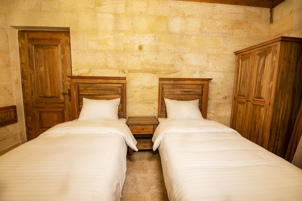 Standard Double or Twin Room photo 3