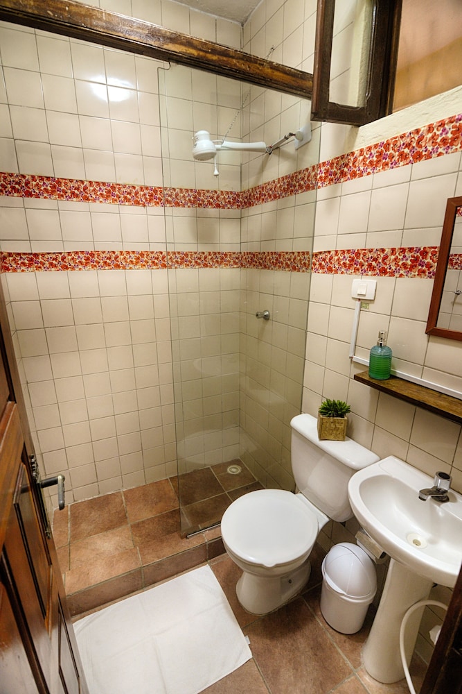 Basic Twin Room photo 2