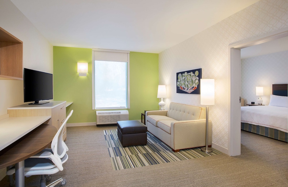 Premium Suite, 1 King Bed, Non Smoking photo 2