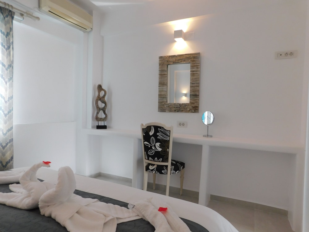 Deluxe Room, Balcony - Photo 1