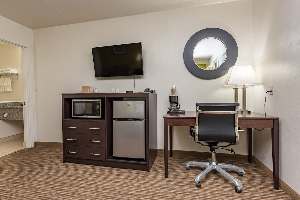 Deluxe Room, Ensuite photo 2