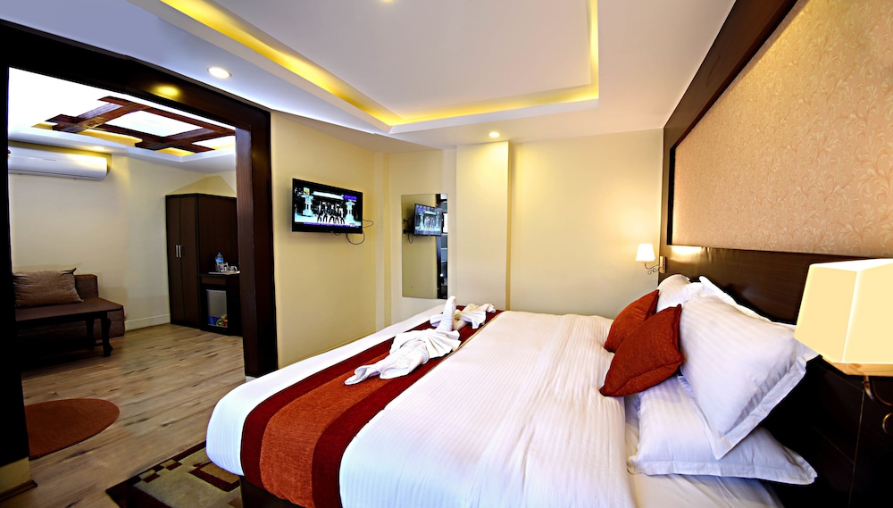 Suite - Photo 9