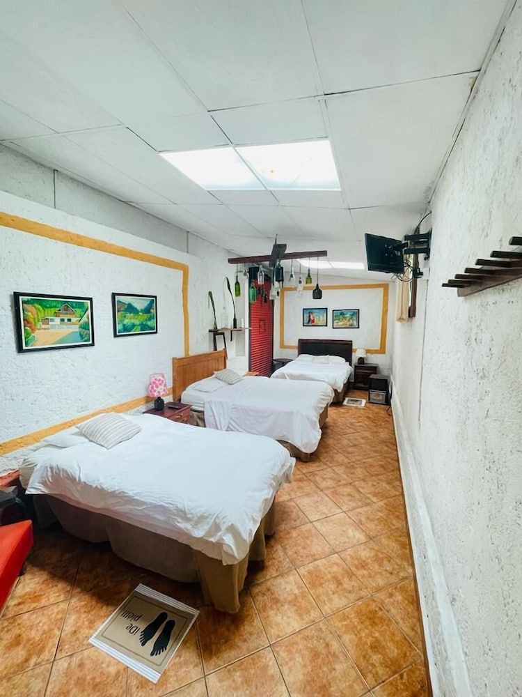 Family Room, Multiple Beds photo 2
