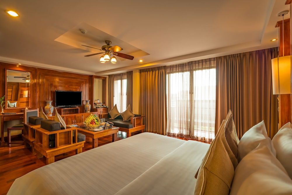 The Miracle Suites - Photo 5