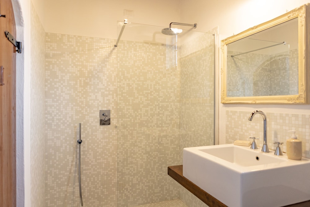 Traditional Studio Suite photo 3