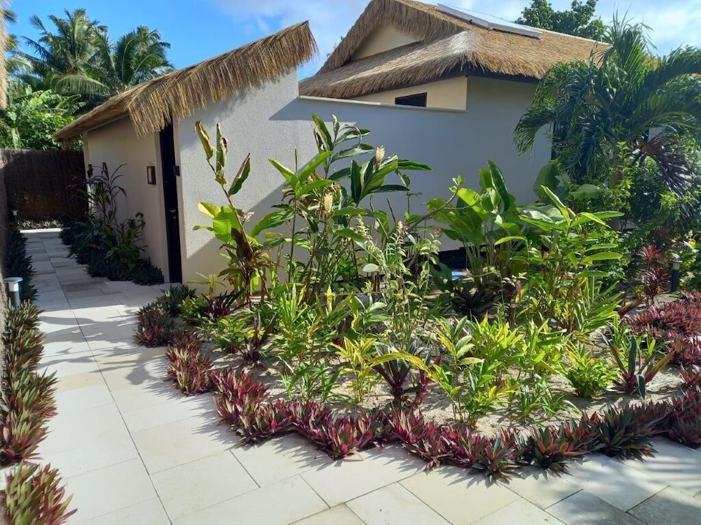 Executive Villa, 1 King Bed, Garden View photo 3