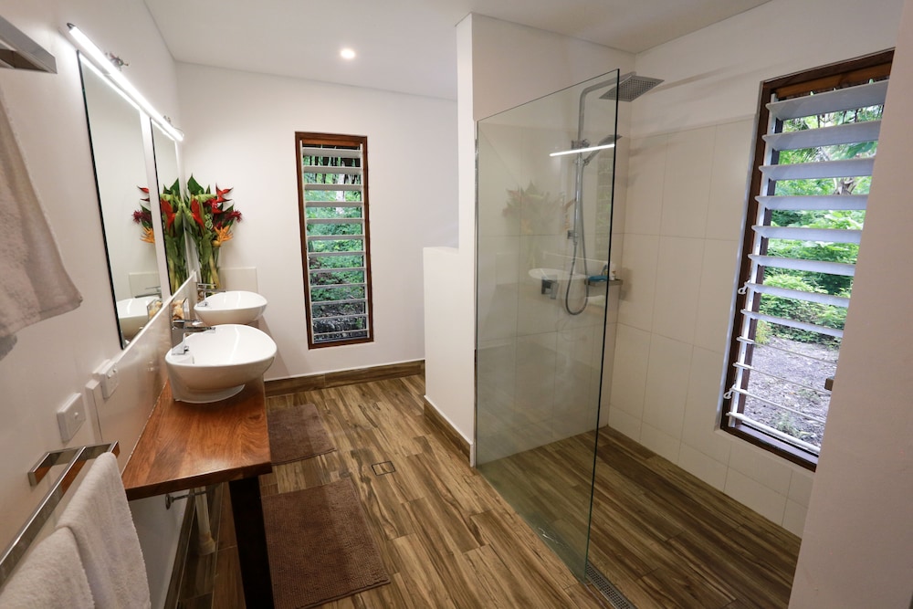 Jungle Bungalow photo 3