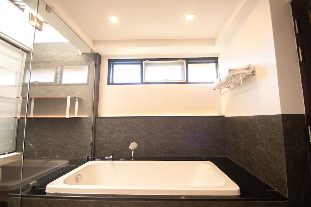 Villa photo 2