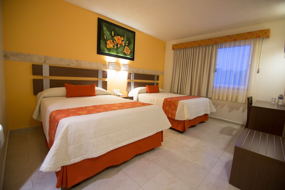 Room, 2 Twin Beds, Street View - Photo 3