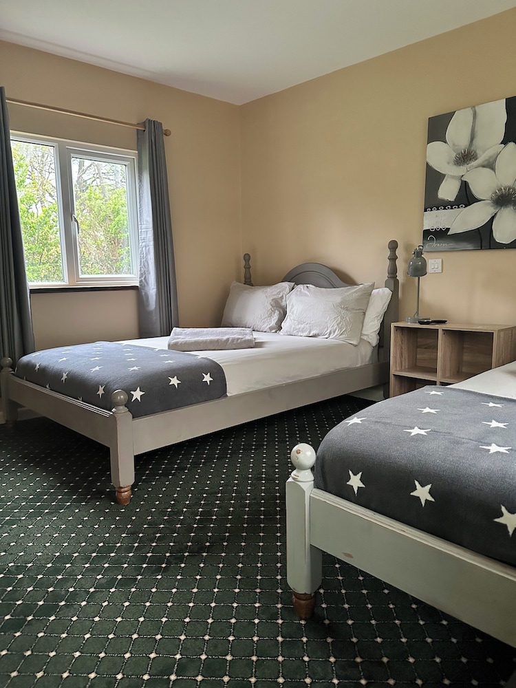 Economy Triple Room photo 1