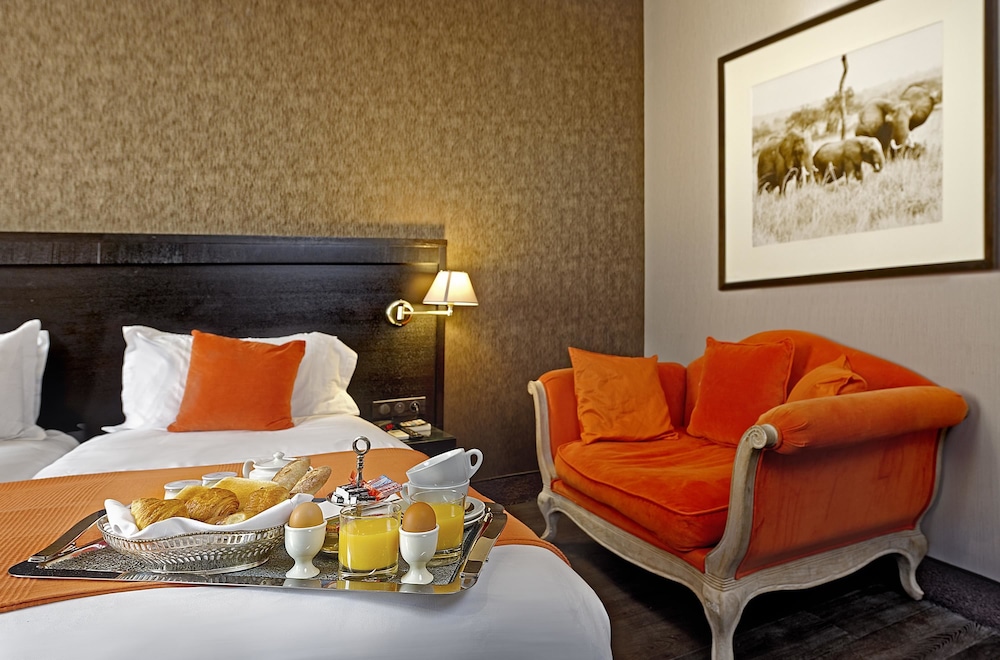 Family Suite, 1 King Bed, Non Smoking (with Sofabed) - Photo 5