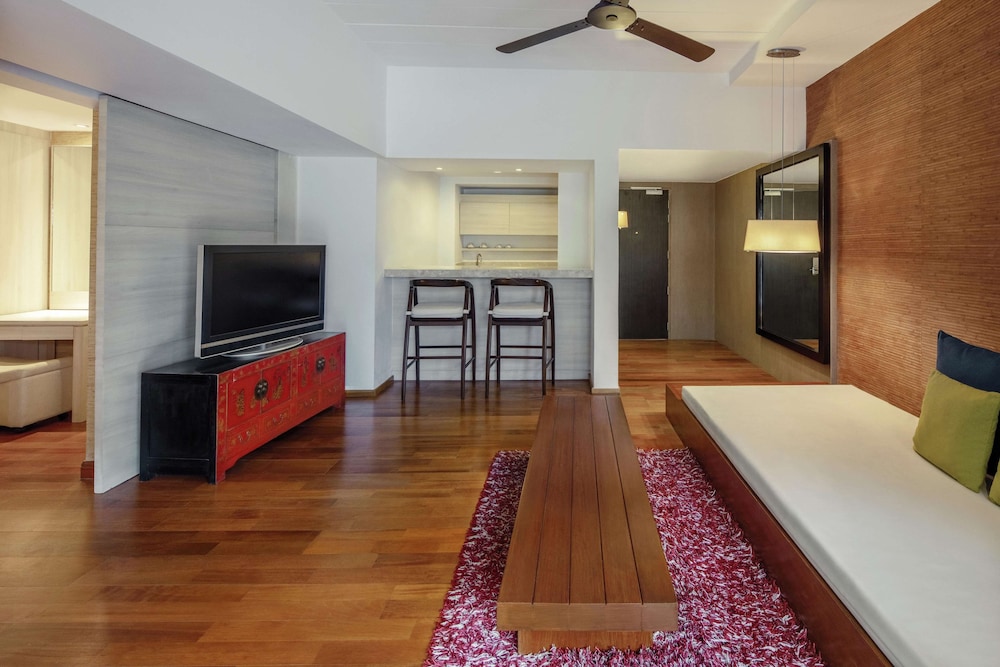 Premium Suite, 1 Bedroom, Pool Access photo 3