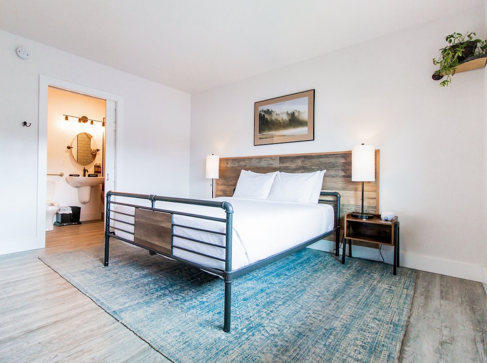 ADA Queen Room photo 2