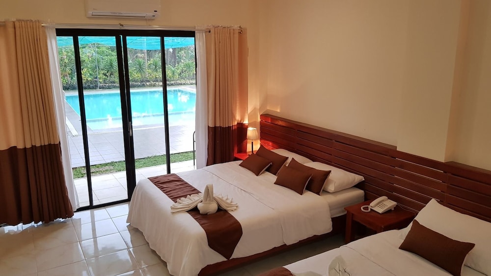 Deluxe Triple Room, Multiple Beds, Pool View, Poolside photo 2