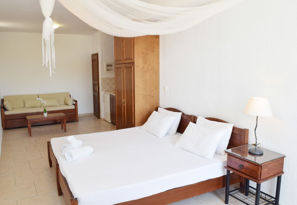 Standard Double Room - Photo 2