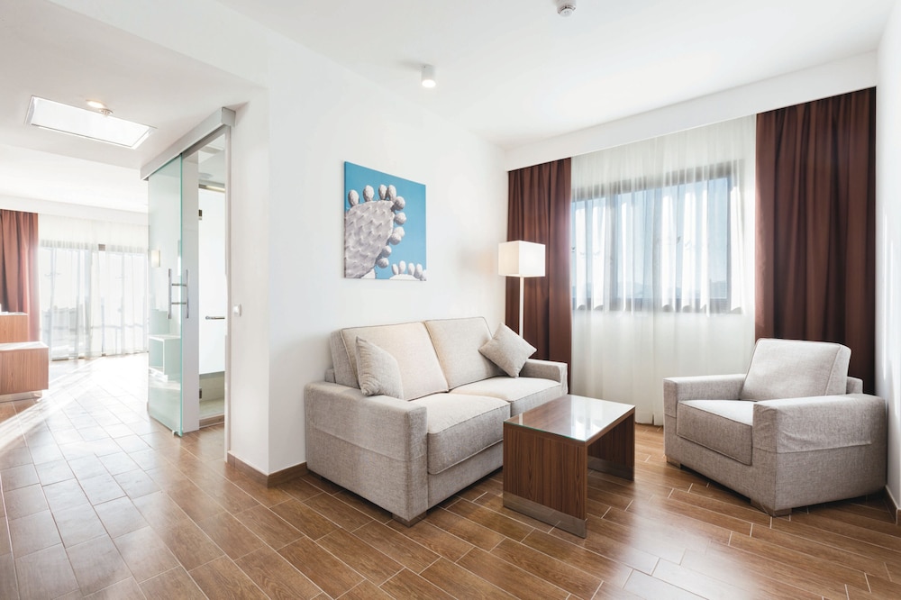 Junior Suite, Balcony photo 3