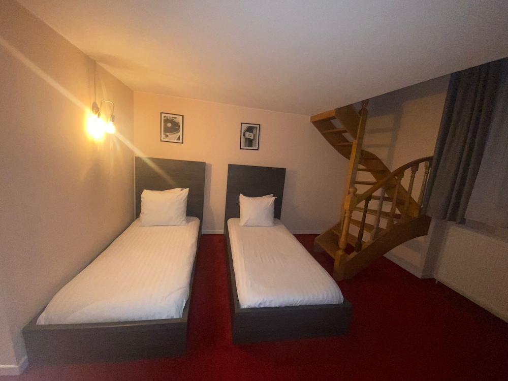 Superior Quadruple Room photo 3