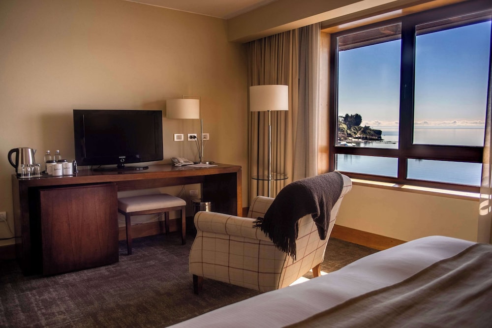 Premium Room, 1 King Bed, Non Smoking (Volcano View) photo 2