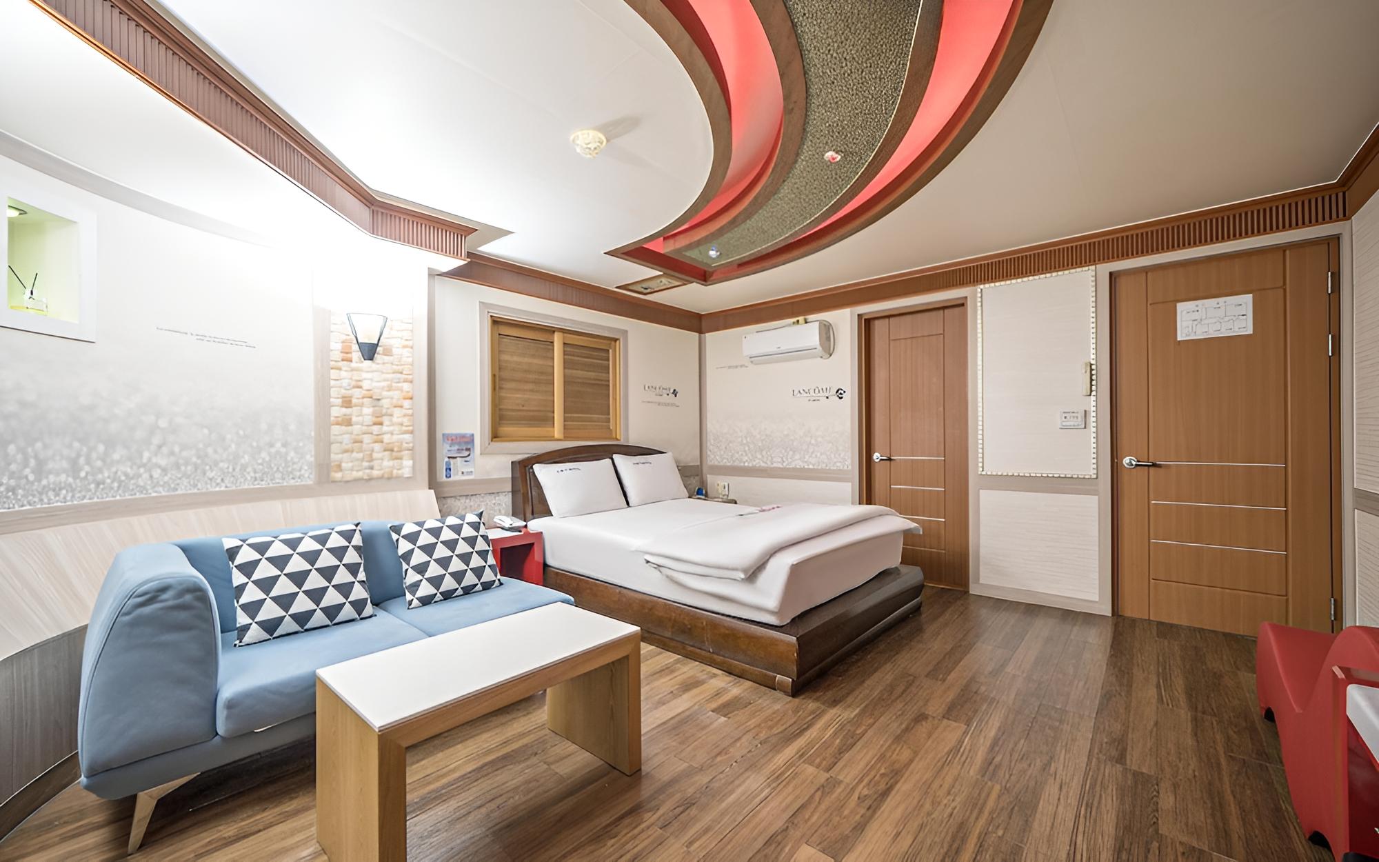 Room (VIP (Netflix PC Bathtub)) - Photo 1