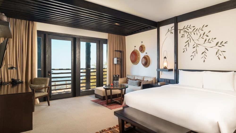 Room, 1 King Bed (Jabal Ridge View) photo 1