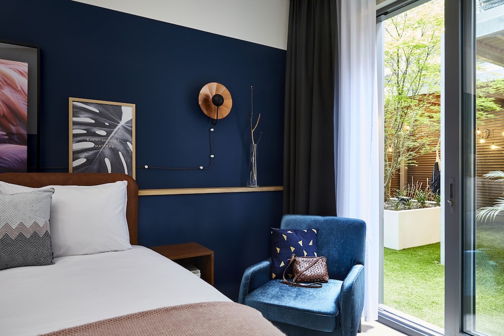 Suite, 1 Double Bed, Courtyard View - Photo 3