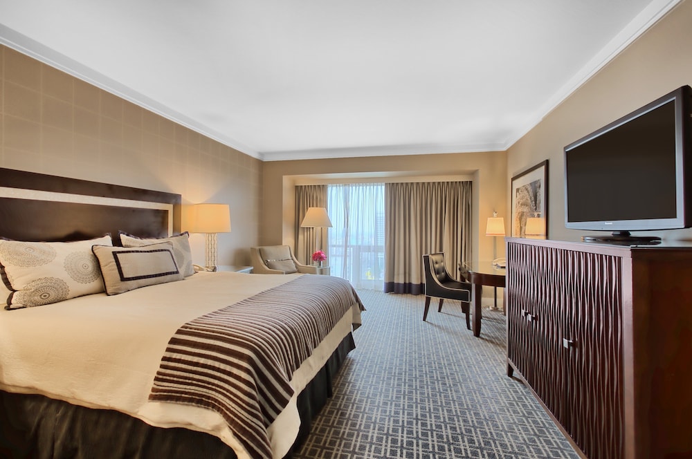 Room, 1 King Bed (Premier View) thumbnail 6