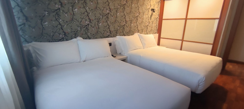 Standard Apartment, Multiple Beds, Private Bathroom, City View - Photo 2