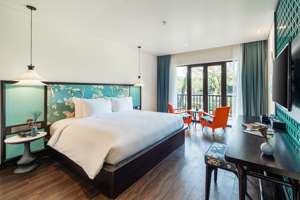 Double Room, 1 King Bed, River View photo 3
