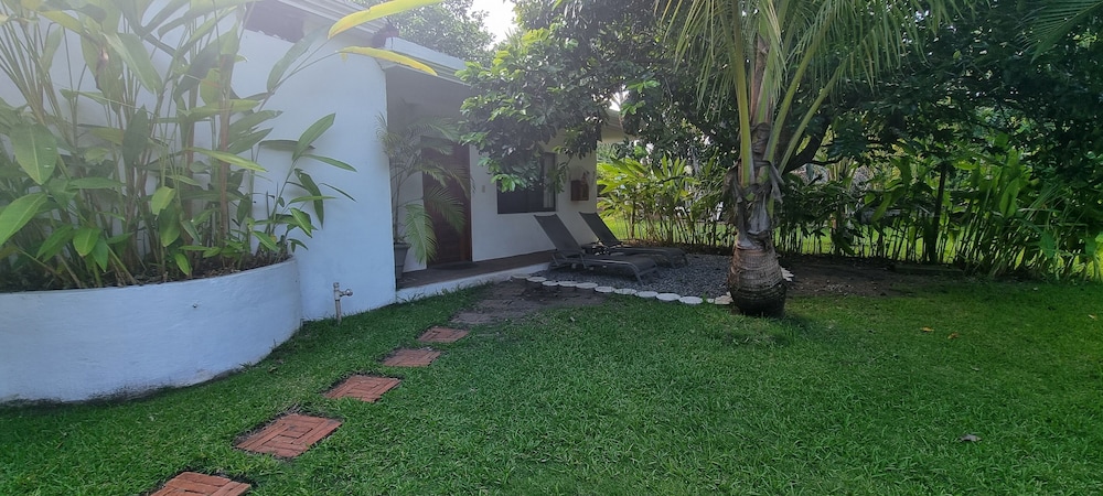 Standard Room, Garden View (2 King beds) photo 2