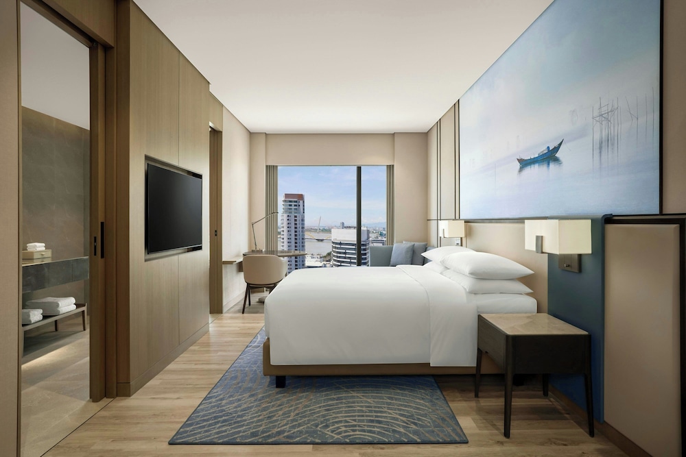 Premium Room, 1 King Bed, River View
