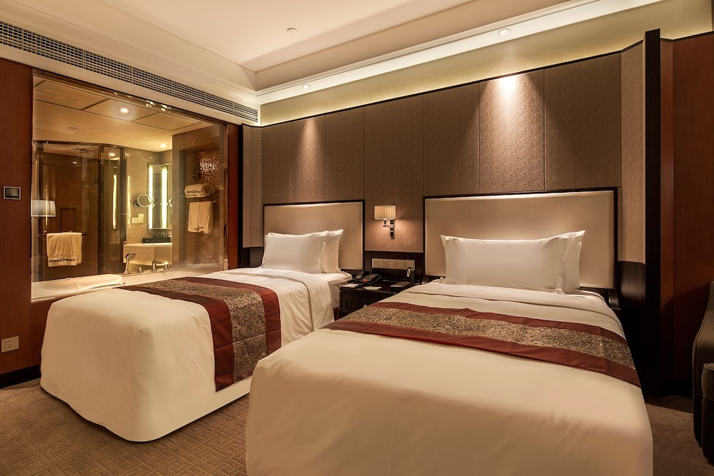 Executive twin-beds smoking room photo 1
