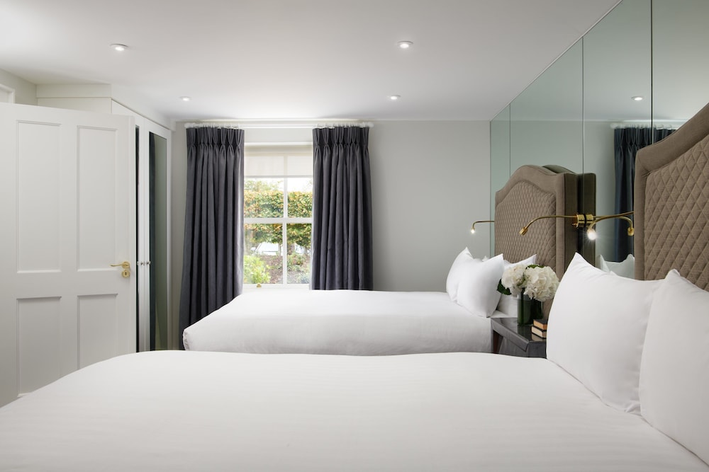 Courtyard Junior Suite photo 3
