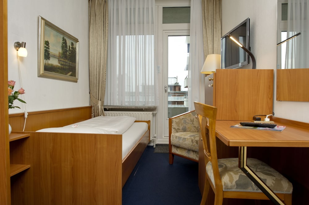 Basic Single Room, Balcony
