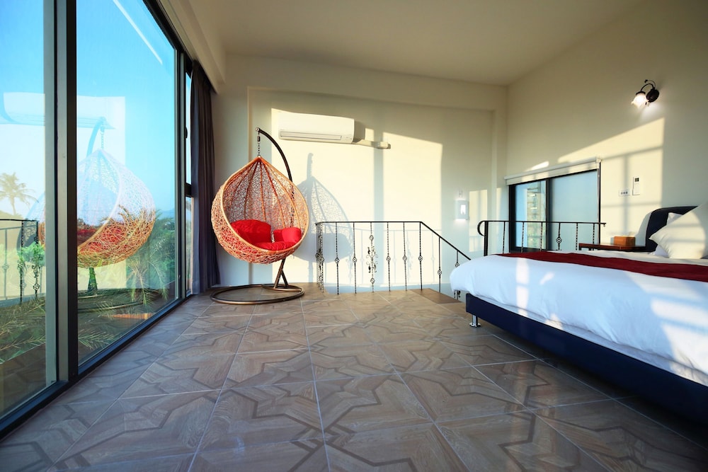 Signature House photo 1