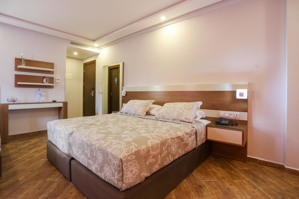 Double or Twin Room, Mountain View photo 2