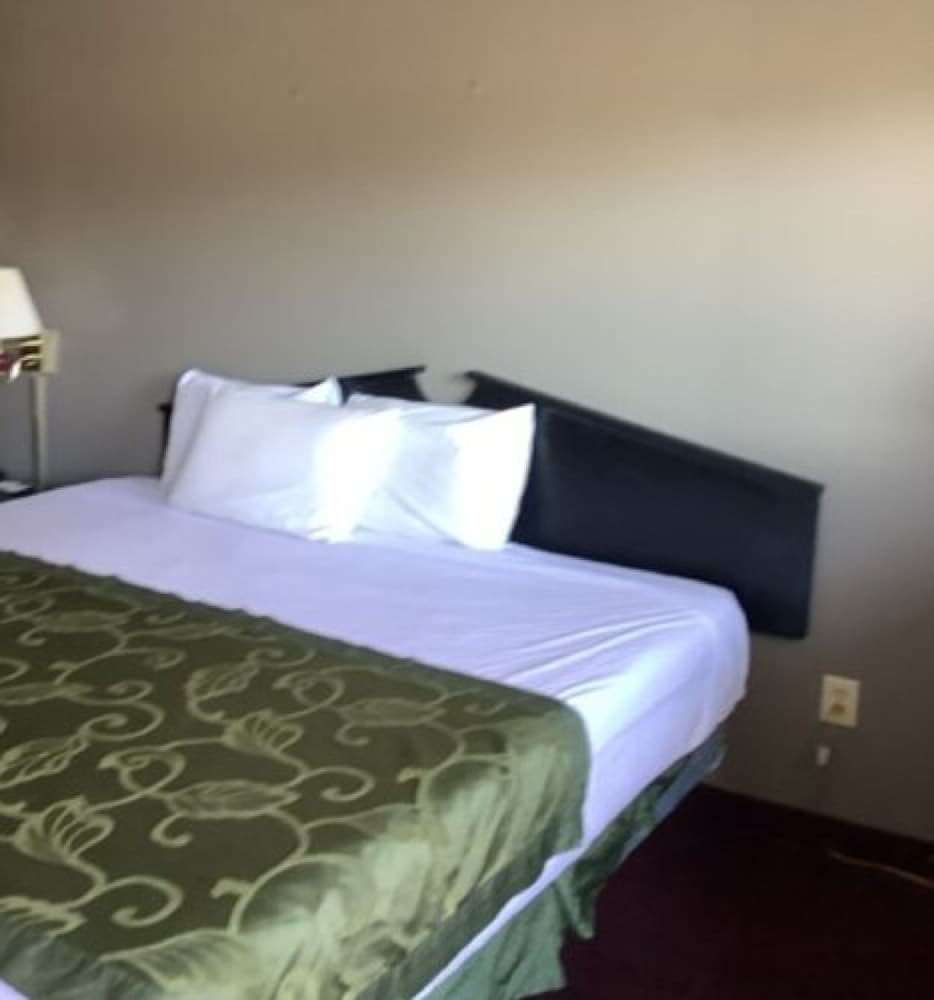 Room, 1 King Bed, Jetted Tub photo 2
