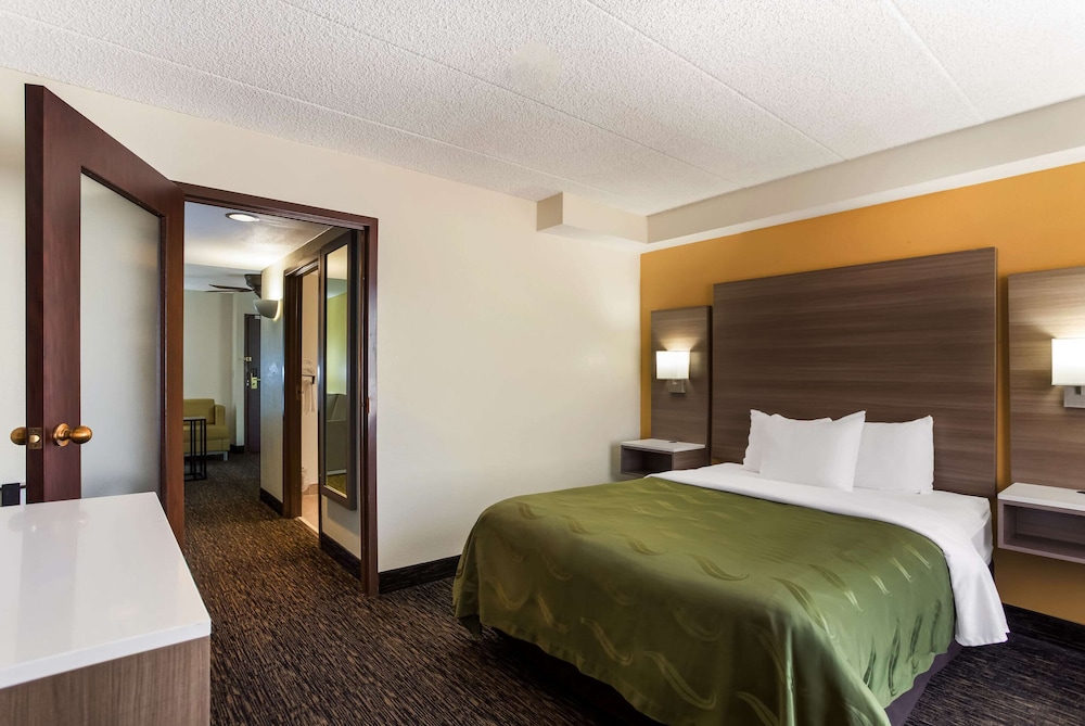 Suite, 1 Queen Bed with Sofa bed, Accessible, Non Smoking photo 2