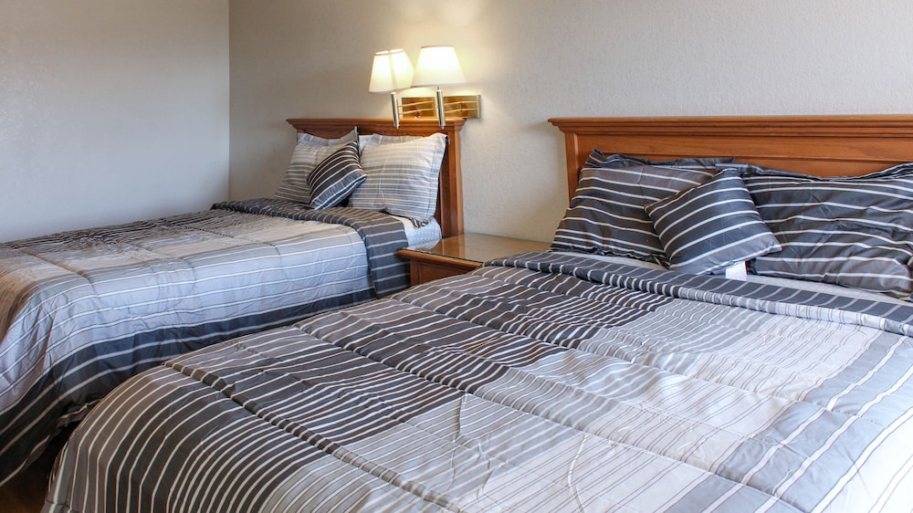 Standard Room, 2 Double Beds, Non Smoking - Photo 3